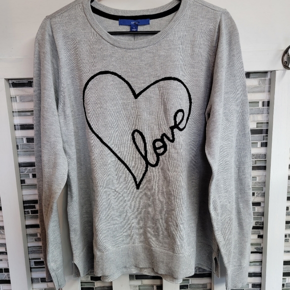 Apt. 9 Sweaters - NWT Apt. 9 "Love" sweater size Large